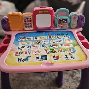 Toddlers learning desk